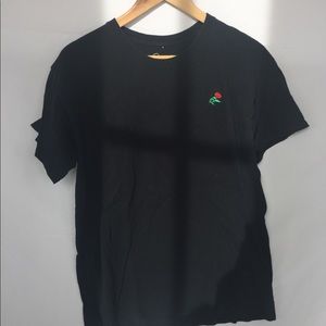 Men’s embroidered rose t shirt